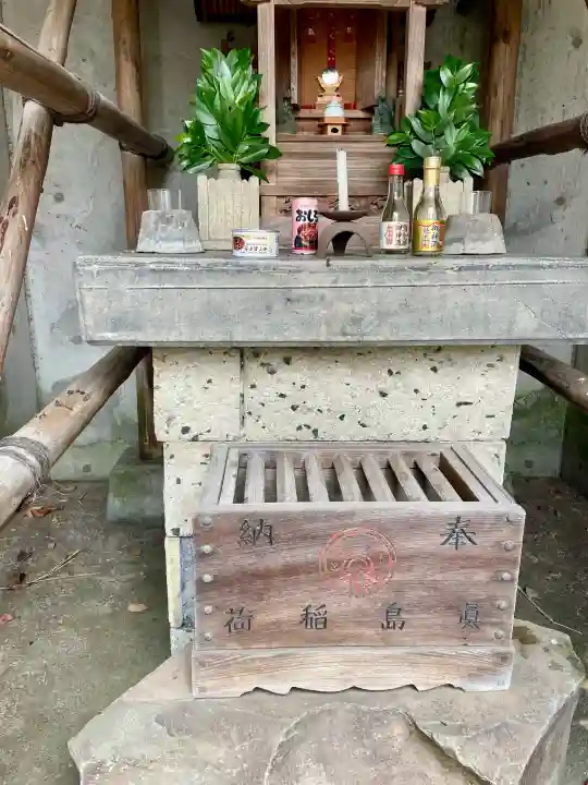 真島稲荷神社の{uncategorized: "未分類", other: "その他", undefined: "問題あり", building: "その他建物", grave: "お墓", sacred_gate: "鳥居", guardian: "狛犬", statue: "像", buddha: "仏像", history: "歴史", nature: "自然", garden: "庭園", animal: "動物", pagoda: "塔", temizu: "手水舎", mountain_gate: "山門・神門", sanctuary: "本殿・本堂", subordinate: "末社・摂社", art: "芸術", scenery: "景色", jizo: "地蔵", ema: "絵馬", goshuin: "御朱印", omikuji: "おみくじ", items: "授与品その他", amulet: "お守り", goshuincho: "御朱印帳", eats: "食事", festival: "お祭り", votive_dance: "神楽", shichigosan: "七五三参", wedding: "結婚式", experience: "体験その他", initially: "初詣", around: "周辺", anti_infection: "感染症対策"}