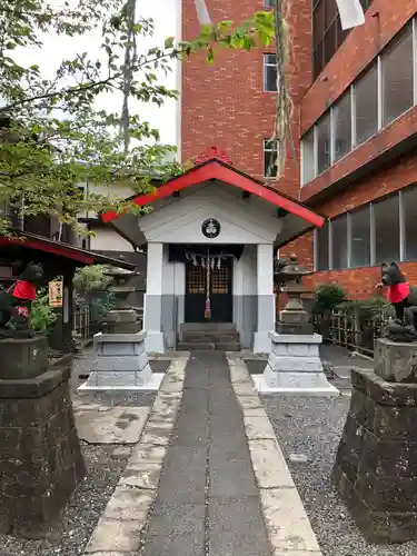 坂稲荷神社の本殿