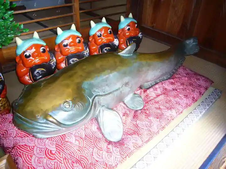 板倉雷電神社の像