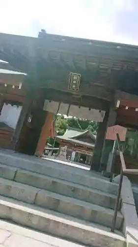 岡田神社の山門