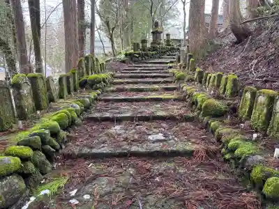 芦峅寺閻魔堂の{uncategorized: "未分類", other: "その他", undefined: "問題あり", building: "その他建物", grave: "お墓", sacred_gate: "鳥居", guardian: "狛犬", statue: "像", buddha: "仏像", history: "歴史", nature: "自然", garden: "庭園", animal: "動物", pagoda: "塔", temizu: "手水舎", mountain_gate: "山門・神門", sanctuary: "本殿・本堂", subordinate: "末社・摂社", art: "芸術", scenery: "景色", jizo: "地蔵", ema: "絵馬", goshuin: "御朱印", omikuji: "おみくじ", items: "授与品その他", amulet: "お守り", goshuincho: "御朱印帳", eats: "食事", festival: "お祭り", votive_dance: "神楽", shichigosan: "七五三参", wedding: "結婚式", experience: "体験その他", initially: "初詣", around: "周辺", anti_infection: "感染症対策"}