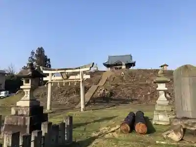 八幡神社（兜山古墳）の鳥居