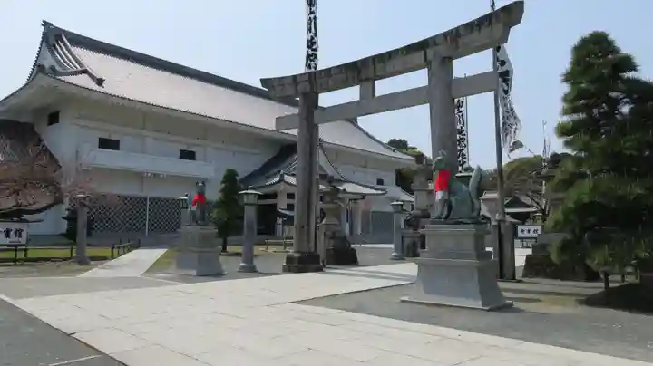 豊川閣 妙厳寺の鳥居