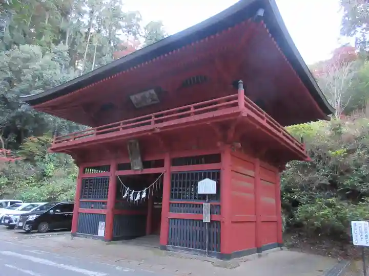 太平山神社の山門・神門