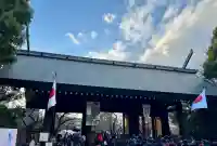 靖國神社の{uncategorized: "未分類", other: "その他", undefined: "問題あり", building: "その他建物", grave: "お墓", sacred_gate: "鳥居", guardian: "狛犬", statue: "像", buddha: "仏像", history: "歴史", nature: "自然", garden: "庭園", animal: "動物", pagoda: "塔", temizu: "手水舎", mountain_gate: "山門・神門", sanctuary: "本殿・本堂", subordinate: "末社・摂社", art: "芸術", scenery: "景色", jizo: "地蔵", ema: "絵馬", goshuin: "御朱印", omikuji: "おみくじ", items: "授与品その他", amulet: "お守り", goshuincho: "御朱印帳", eats: "食事", festival: "お祭り", votive_dance: "神楽", shichigosan: "七五三参", wedding: "結婚式", experience: "体験その他", initially: "初詣", around: "周辺", anti_infection: "感染症対策"}