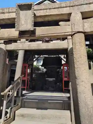 被官稲荷神社の鳥居