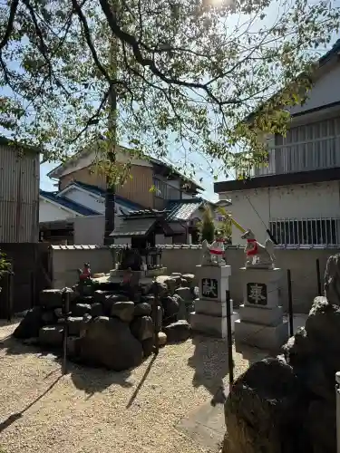 玉三稲荷神社の{uncategorized: "未分類", other: "その他", undefined: "問題あり", building: "その他建物", grave: "お墓", sacred_gate: "鳥居", guardian: "狛犬", statue: "像", buddha: "仏像", history: "歴史", nature: "自然", garden: "庭園", animal: "動物", pagoda: "塔", temizu: "手水舎", mountain_gate: "山門・神門", sanctuary: "本殿・本堂", subordinate: "末社・摂社", art: "芸術", scenery: "景色", jizo: "地蔵", ema: "絵馬", goshuin: "御朱印", omikuji: "おみくじ", items: "授与品その他", amulet: "お守り", goshuincho: "御朱印帳", eats: "食事", festival: "お祭り", votive_dance: "神楽", shichigosan: "七五三参", wedding: "結婚式", experience: "体験その他", initially: "初詣", around: "周辺", anti_infection: "感染症対策"}