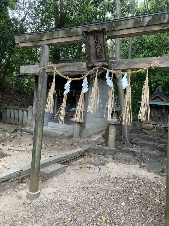 杜本神社の{uncategorized: "未分類", other: "その他", undefined: "問題あり", building: "その他建物", grave: "お墓", sacred_gate: "鳥居", guardian: "狛犬", statue: "像", buddha: "仏像", history: "歴史", nature: "自然", garden: "庭園", animal: "動物", pagoda: "塔", temizu: "手水舎", mountain_gate: "山門・神門", sanctuary: "本殿・本堂", subordinate: "末社・摂社", art: "芸術", scenery: "景色", jizo: "地蔵", ema: "絵馬", goshuin: "御朱印", omikuji: "おみくじ", items: "授与品その他", amulet: "お守り", goshuincho: "御朱印帳", eats: "食事", festival: "お祭り", votive_dance: "神楽", shichigosan: "七五三参", wedding: "結婚式", experience: "体験その他", initially: "初詣", around: "周辺", anti_infection: "感染症対策"}