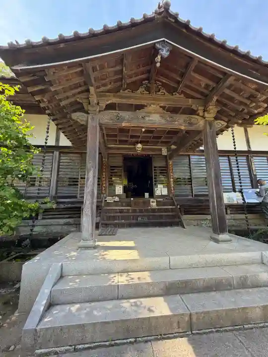 秩父札所三十二番 法性寺の{uncategorized: "未分類", other: "その他", undefined: "問題あり", building: "その他建物", grave: "お墓", sacred_gate: "鳥居", guardian: "狛犬", statue: "像", buddha: "仏像", history: "歴史", nature: "自然", garden: "庭園", animal: "動物", pagoda: "塔", temizu: "手水舎", mountain_gate: "山門・神門", sanctuary: "本殿・本堂", subordinate: "末社・摂社", art: "芸術", scenery: "景色", jizo: "地蔵", ema: "絵馬", goshuin: "御朱印", omikuji: "おみくじ", items: "授与品その他", amulet: "お守り", goshuincho: "御朱印帳", eats: "食事", festival: "お祭り", votive_dance: "神楽", shichigosan: "七五三参", wedding: "結婚式", experience: "体験その他", initially: "初詣", around: "周辺", anti_infection: "感染症対策"}