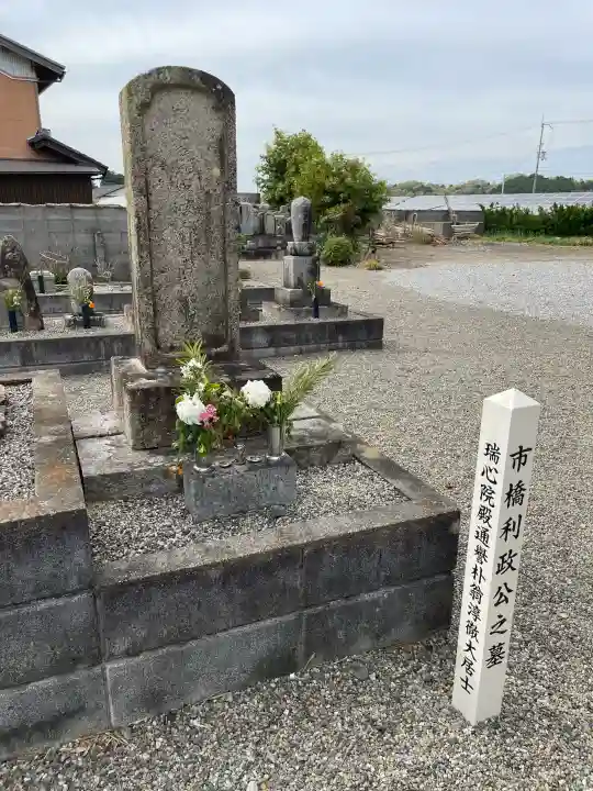 法雲寺の{uncategorized: "未分類", other: "その他", undefined: "問題あり", building: "その他建物", grave: "お墓", sacred_gate: "鳥居", guardian: "狛犬", statue: "像", buddha: "仏像", history: "歴史", nature: "自然", garden: "庭園", animal: "動物", pagoda: "塔", temizu: "手水舎", mountain_gate: "山門・神門", sanctuary: "本殿・本堂", subordinate: "末社・摂社", art: "芸術", scenery: "景色", jizo: "地蔵", ema: "絵馬", goshuin: "御朱印", omikuji: "おみくじ", items: "授与品その他", amulet: "お守り", goshuincho: "御朱印帳", eats: "食事", festival: "お祭り", votive_dance: "神楽", shichigosan: "七五三参", wedding: "結婚式", experience: "体験その他", initially: "初詣", around: "周辺", anti_infection: "感染症対策"}