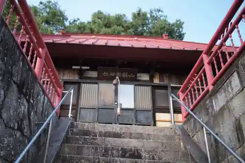 山梨岡神社の本殿・本堂