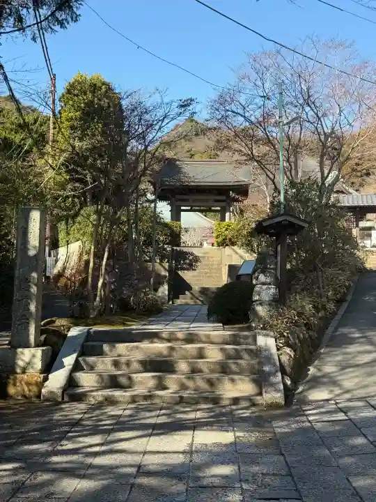 海蔵寺の{uncategorized: "未分類", other: "その他", undefined: "問題あり", building: "その他建物", grave: "お墓", sacred_gate: "鳥居", guardian: "狛犬", statue: "像", buddha: "仏像", history: "歴史", nature: "自然", garden: "庭園", animal: "動物", pagoda: "塔", temizu: "手水舎", mountain_gate: "山門・神門", sanctuary: "本殿・本堂", subordinate: "末社・摂社", art: "芸術", scenery: "景色", jizo: "地蔵", ema: "絵馬", goshuin: "御朱印", omikuji: "おみくじ", items: "授与品その他", amulet: "お守り", goshuincho: "御朱印帳", eats: "食事", festival: "お祭り", votive_dance: "神楽", shichigosan: "七五三参", wedding: "結婚式", experience: "体験その他", initially: "初詣", around: "周辺", anti_infection: "感染症対策"}