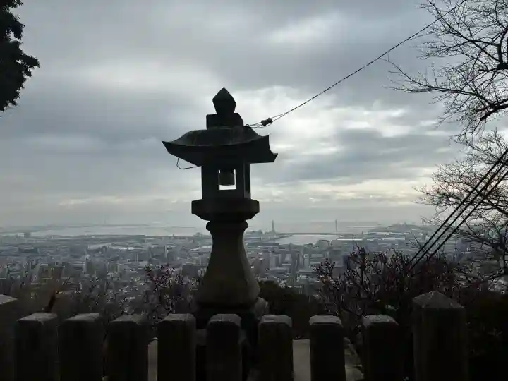 保久良神社の{uncategorized: "未分類", other: "その他", undefined: "問題あり", building: "その他建物", grave: "お墓", sacred_gate: "鳥居", guardian: "狛犬", statue: "像", buddha: "仏像", history: "歴史", nature: "自然", garden: "庭園", animal: "動物", pagoda: "塔", temizu: "手水舎", mountain_gate: "山門・神門", sanctuary: "本殿・本堂", subordinate: "末社・摂社", art: "芸術", scenery: "景色", jizo: "地蔵", ema: "絵馬", goshuin: "御朱印", omikuji: "おみくじ", items: "授与品その他", amulet: "お守り", goshuincho: "御朱印帳", eats: "食事", festival: "お祭り", votive_dance: "神楽", shichigosan: "七五三参", wedding: "結婚式", experience: "体験その他", initially: "初詣", around: "周辺", anti_infection: "感染症対策"}