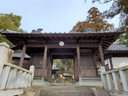 三坂神社の山門