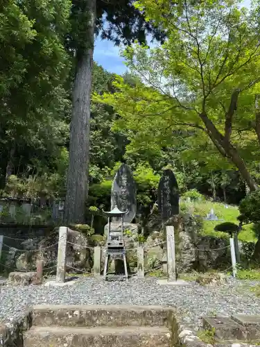 大洞院の{uncategorized: "未分類", other: "その他", undefined: "問題あり", building: "その他建物", grave: "お墓", sacred_gate: "鳥居", guardian: "狛犬", statue: "像", buddha: "仏像", history: "歴史", nature: "自然", garden: "庭園", animal: "動物", pagoda: "塔", temizu: "手水舎", mountain_gate: "山門・神門", sanctuary: "本殿・本堂", subordinate: "末社・摂社", art: "芸術", scenery: "景色", jizo: "地蔵", ema: "絵馬", goshuin: "御朱印", omikuji: "おみくじ", items: "授与品その他", amulet: "お守り", goshuincho: "御朱印帳", eats: "食事", festival: "お祭り", votive_dance: "神楽", shichigosan: "七五三参", wedding: "結婚式", experience: "体験その他", initially: "初詣", around: "周辺", anti_infection: "感染症対策"}