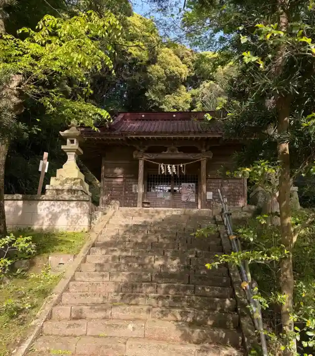 鵜羽神社の{uncategorized: "未分類", other: "その他", undefined: "問題あり", building: "その他建物", grave: "お墓", sacred_gate: "鳥居", guardian: "狛犬", statue: "像", buddha: "仏像", history: "歴史", nature: "自然", garden: "庭園", animal: "動物", pagoda: "塔", temizu: "手水舎", mountain_gate: "山門・神門", sanctuary: "本殿・本堂", subordinate: "末社・摂社", art: "芸術", scenery: "景色", jizo: "地蔵", ema: "絵馬", goshuin: "御朱印", omikuji: "おみくじ", items: "授与品その他", amulet: "お守り", goshuincho: "御朱印帳", eats: "食事", festival: "お祭り", votive_dance: "神楽", shichigosan: "七五三参", wedding: "結婚式", experience: "体験その他", initially: "初詣", around: "周辺", anti_infection: "感染症対策"}