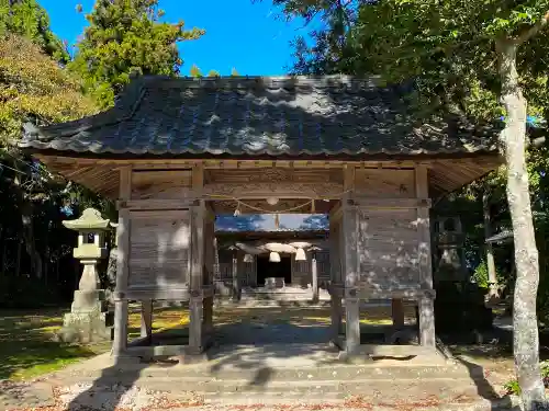 六所神社の本殿