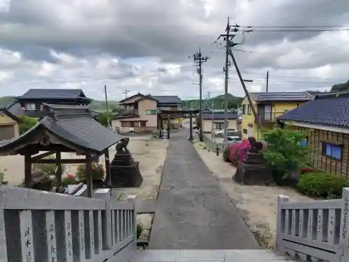 伊夜比咩神社の{uncategorized: "未分類", other: "その他", undefined: "問題あり", building: "その他建物", grave: "お墓", sacred_gate: "鳥居", guardian: "狛犬", statue: "像", buddha: "仏像", history: "歴史", nature: "自然", garden: "庭園", animal: "動物", pagoda: "塔", temizu: "手水舎", mountain_gate: "山門・神門", sanctuary: "本殿・本堂", subordinate: "末社・摂社", art: "芸術", scenery: "景色", jizo: "地蔵", ema: "絵馬", goshuin: "御朱印", omikuji: "おみくじ", items: "授与品その他", amulet: "お守り", goshuincho: "御朱印帳", eats: "食事", festival: "お祭り", votive_dance: "神楽", shichigosan: "七五三参", wedding: "結婚式", experience: "体験その他", initially: "初詣", around: "周辺", anti_infection: "感染症対策"}