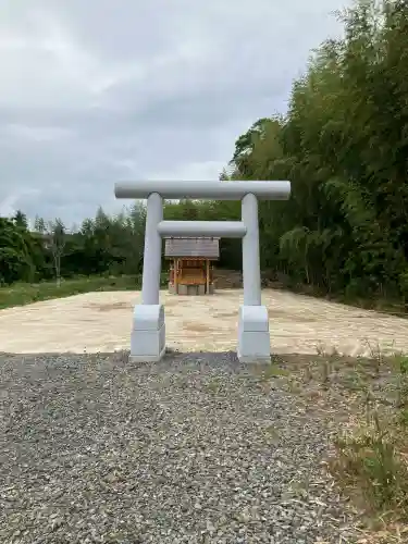 百里神社の{uncategorized: "未分類", other: "その他", undefined: "問題あり", building: "その他建物", grave: "お墓", sacred_gate: "鳥居", guardian: "狛犬", statue: "像", buddha: "仏像", history: "歴史", nature: "自然", garden: "庭園", animal: "動物", pagoda: "塔", temizu: "手水舎", mountain_gate: "山門・神門", sanctuary: "本殿・本堂", subordinate: "末社・摂社", art: "芸術", scenery: "景色", jizo: "地蔵", ema: "絵馬", goshuin: "御朱印", omikuji: "おみくじ", items: "授与品その他", amulet: "お守り", goshuincho: "御朱印帳", eats: "食事", festival: "お祭り", votive_dance: "神楽", shichigosan: "七五三参", wedding: "結婚式", experience: "体験その他", initially: "初詣", around: "周辺", anti_infection: "感染症対策"}