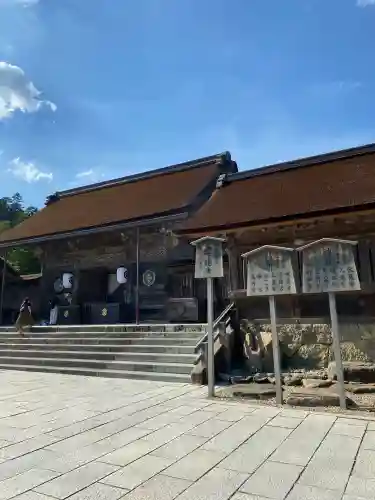 出雲大社の{uncategorized: "未分類", other: "その他", undefined: "問題あり", building: "その他建物", grave: "お墓", sacred_gate: "鳥居", guardian: "狛犬", statue: "像", buddha: "仏像", history: "歴史", nature: "自然", garden: "庭園", animal: "動物", pagoda: "塔", temizu: "手水舎", mountain_gate: "山門・神門", sanctuary: "本殿・本堂", subordinate: "末社・摂社", art: "芸術", scenery: "景色", jizo: "地蔵", ema: "絵馬", goshuin: "御朱印", omikuji: "おみくじ", items: "授与品その他", amulet: "お守り", goshuincho: "御朱印帳", eats: "食事", festival: "お祭り", votive_dance: "神楽", shichigosan: "七五三参", wedding: "結婚式", experience: "体験その他", initially: "初詣", around: "周辺", anti_infection: "感染症対策"}