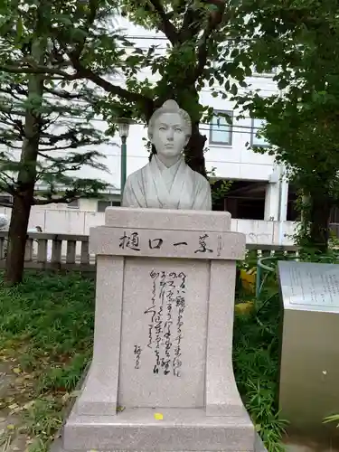 千束稲荷神社の像