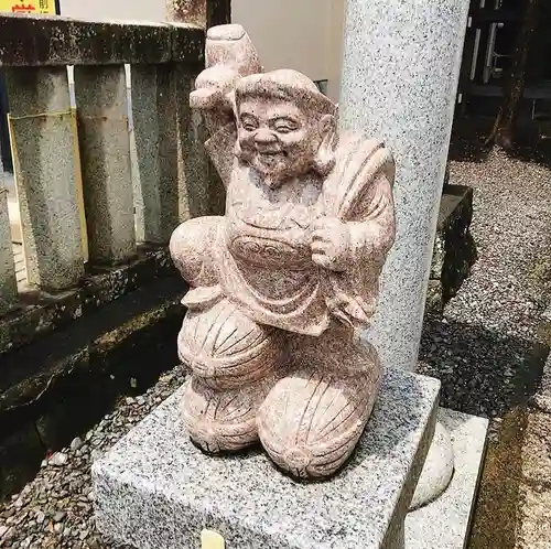 青木神社の像