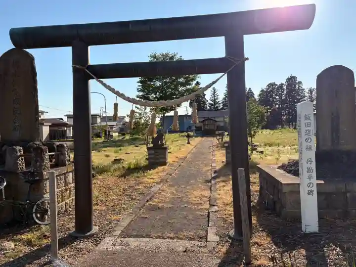 神明社の{uncategorized: "未分類", other: "その他", undefined: "問題あり", building: "その他建物", grave: "お墓", sacred_gate: "鳥居", guardian: "狛犬", statue: "像", buddha: "仏像", history: "歴史", nature: "自然", garden: "庭園", animal: "動物", pagoda: "塔", temizu: "手水舎", mountain_gate: "山門・神門", sanctuary: "本殿・本堂", subordinate: "末社・摂社", art: "芸術", scenery: "景色", jizo: "地蔵", ema: "絵馬", goshuin: "御朱印", omikuji: "おみくじ", items: "授与品その他", amulet: "お守り", goshuincho: "御朱印帳", eats: "食事", festival: "お祭り", votive_dance: "神楽", shichigosan: "七五三参", wedding: "結婚式", experience: "体験その他", initially: "初詣", around: "周辺", anti_infection: "感染症対策"}