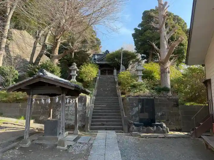 久木神社の{uncategorized: "未分類", other: "その他", undefined: "問題あり", building: "その他建物", grave: "お墓", sacred_gate: "鳥居", guardian: "狛犬", statue: "像", buddha: "仏像", history: "歴史", nature: "自然", garden: "庭園", animal: "動物", pagoda: "塔", temizu: "手水舎", mountain_gate: "山門・神門", sanctuary: "本殿・本堂", subordinate: "末社・摂社", art: "芸術", scenery: "景色", jizo: "地蔵", ema: "絵馬", goshuin: "御朱印", omikuji: "おみくじ", items: "授与品その他", amulet: "お守り", goshuincho: "御朱印帳", eats: "食事", festival: "お祭り", votive_dance: "神楽", shichigosan: "七五三参", wedding: "結婚式", experience: "体験その他", initially: "初詣", around: "周辺", anti_infection: "感染症対策"}