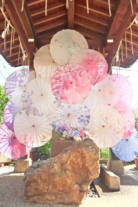 水堂須佐男神社の{uncategorized: "未分類", other: "その他", undefined: "問題あり", building: "その他建物", grave: "お墓", sacred_gate: "鳥居", guardian: "狛犬", statue: "像", buddha: "仏像", history: "歴史", nature: "自然", garden: "庭園", animal: "動物", pagoda: "塔", temizu: "手水舎", mountain_gate: "山門・神門", sanctuary: "本殿・本堂", subordinate: "末社・摂社", art: "芸術", scenery: "景色", jizo: "地蔵", ema: "絵馬", goshuin: "御朱印", omikuji: "おみくじ", items: "授与品その他", amulet: "お守り", goshuincho: "御朱印帳", eats: "食事", festival: "お祭り", votive_dance: "神楽", shichigosan: "七五三参", wedding: "結婚式", experience: "体験その他", initially: "初詣", around: "周辺", anti_infection: "感染症対策"}