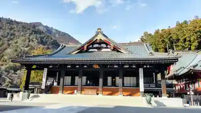 久遠寺の本殿・本堂