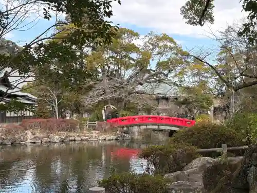 大歳御祖神社の{uncategorized: "未分類", other: "その他", undefined: "問題あり", building: "その他建物", grave: "お墓", sacred_gate: "鳥居", guardian: "狛犬", statue: "像", buddha: "仏像", history: "歴史", nature: "自然", garden: "庭園", animal: "動物", pagoda: "塔", temizu: "手水舎", mountain_gate: "山門・神門", sanctuary: "本殿・本堂", subordinate: "末社・摂社", art: "芸術", scenery: "景色", jizo: "地蔵", ema: "絵馬", goshuin: "御朱印", omikuji: "おみくじ", items: "授与品その他", amulet: "お守り", goshuincho: "御朱印帳", eats: "食事", festival: "お祭り", votive_dance: "神楽", shichigosan: "七五三参", wedding: "結婚式", experience: "体験その他", initially: "初詣", around: "周辺", anti_infection: "感染症対策"}