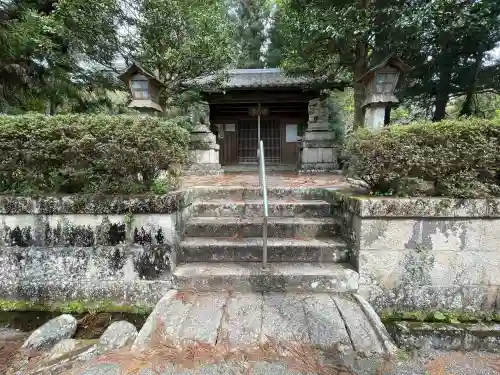 瀧之宮神社の{uncategorized: "未分類", other: "その他", undefined: "問題あり", building: "その他建物", grave: "お墓", sacred_gate: "鳥居", guardian: "狛犬", statue: "像", buddha: "仏像", history: "歴史", nature: "自然", garden: "庭園", animal: "動物", pagoda: "塔", temizu: "手水舎", mountain_gate: "山門・神門", sanctuary: "本殿・本堂", subordinate: "末社・摂社", art: "芸術", scenery: "景色", jizo: "地蔵", ema: "絵馬", goshuin: "御朱印", omikuji: "おみくじ", items: "授与品その他", amulet: "お守り", goshuincho: "御朱印帳", eats: "食事", festival: "お祭り", votive_dance: "神楽", shichigosan: "七五三参", wedding: "結婚式", experience: "体験その他", initially: "初詣", around: "周辺", anti_infection: "感染症対策"}
