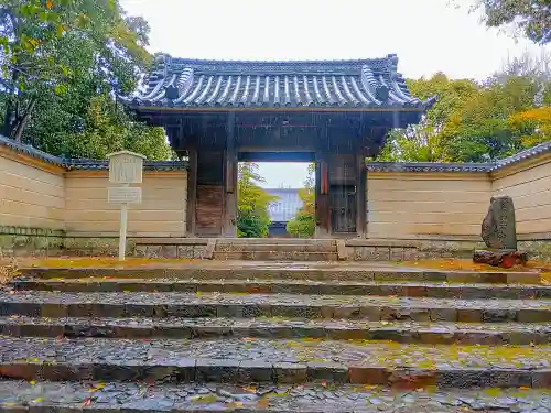 長母寺の山門