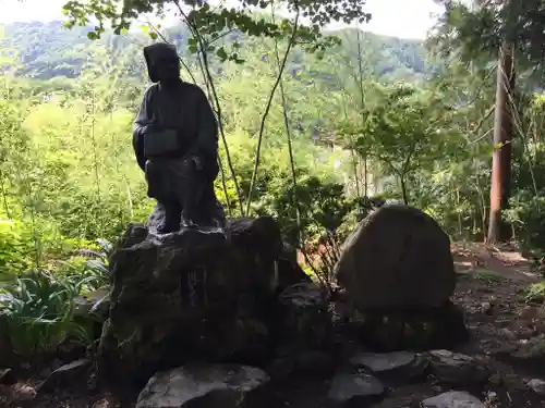 宝珠山 立石寺の像