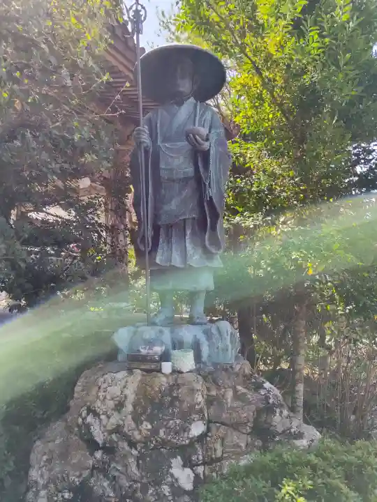 岩本寺の{uncategorized: "未分類", other: "その他", undefined: "問題あり", building: "その他建物", grave: "お墓", sacred_gate: "鳥居", guardian: "狛犬", statue: "像", buddha: "仏像", history: "歴史", nature: "自然", garden: "庭園", animal: "動物", pagoda: "塔", temizu: "手水舎", mountain_gate: "山門・神門", sanctuary: "本殿・本堂", subordinate: "末社・摂社", art: "芸術", scenery: "景色", jizo: "地蔵", ema: "絵馬", goshuin: "御朱印", omikuji: "おみくじ", items: "授与品その他", amulet: "お守り", goshuincho: "御朱印帳", eats: "食事", festival: "お祭り", votive_dance: "神楽", shichigosan: "七五三参", wedding: "結婚式", experience: "体験その他", initially: "初詣", around: "周辺", anti_infection: "感染症対策"}