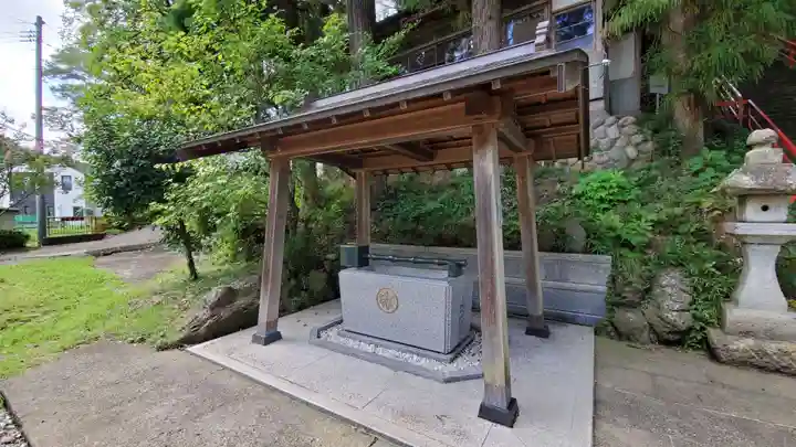 諏訪神社の手水舎