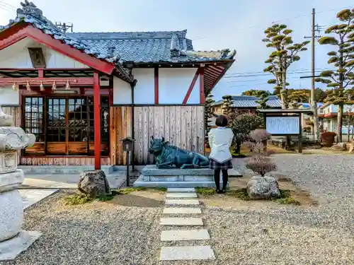 慈恩寺の像