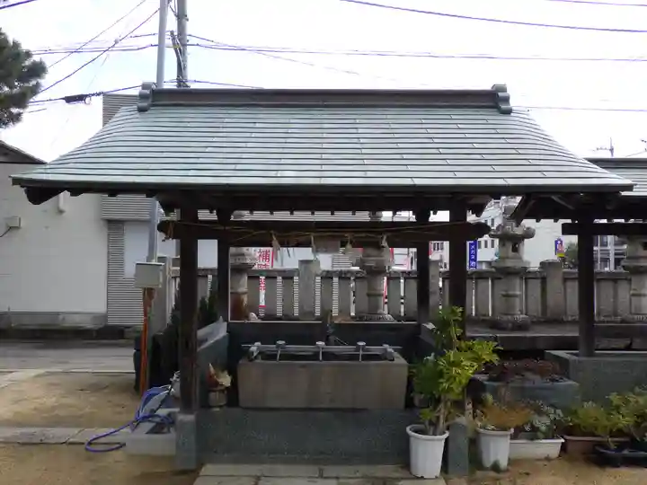 四所神社の手水舎
