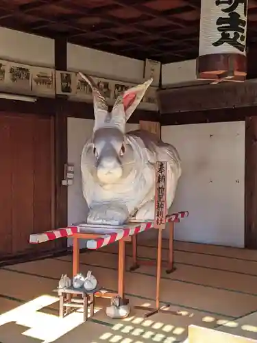 菟足神社の像