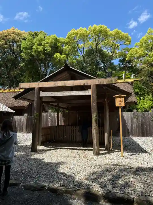 月讀宮(皇大神宮別宮)の{uncategorized: "未分類", other: "その他", undefined: "問題あり", building: "その他建物", grave: "お墓", sacred_gate: "鳥居", guardian: "狛犬", statue: "像", buddha: "仏像", history: "歴史", nature: "自然", garden: "庭園", animal: "動物", pagoda: "塔", temizu: "手水舎", mountain_gate: "山門・神門", sanctuary: "本殿・本堂", subordinate: "末社・摂社", art: "芸術", scenery: "景色", jizo: "地蔵", ema: "絵馬", goshuin: "御朱印", omikuji: "おみくじ", items: "授与品その他", amulet: "お守り", goshuincho: "御朱印帳", eats: "食事", festival: "お祭り", votive_dance: "神楽", shichigosan: "七五三参", wedding: "結婚式", experience: "体験その他", initially: "初詣", around: "周辺", anti_infection: "感染症対策"}