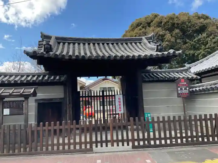 伝香寺の山門・神門
