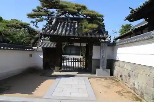 観音寺の山門