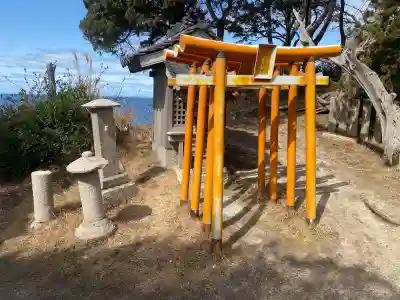 西濱神社の{uncategorized: "未分類", other: "その他", undefined: "問題あり", building: "その他建物", grave: "お墓", sacred_gate: "鳥居", guardian: "狛犬", statue: "像", buddha: "仏像", history: "歴史", nature: "自然", garden: "庭園", animal: "動物", pagoda: "塔", temizu: "手水舎", mountain_gate: "山門・神門", sanctuary: "本殿・本堂", subordinate: "末社・摂社", art: "芸術", scenery: "景色", jizo: "地蔵", ema: "絵馬", goshuin: "御朱印", omikuji: "おみくじ", items: "授与品その他", amulet: "お守り", goshuincho: "御朱印帳", eats: "食事", festival: "お祭り", votive_dance: "神楽", shichigosan: "七五三参", wedding: "結婚式", experience: "体験その他", initially: "初詣", around: "周辺", anti_infection: "感染症対策"}