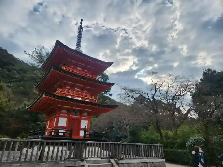 清水寺の{uncategorized: "未分類", other: "その他", undefined: "問題あり", building: "その他建物", grave: "お墓", sacred_gate: "鳥居", guardian: "狛犬", statue: "像", buddha: "仏像", history: "歴史", nature: "自然", garden: "庭園", animal: "動物", pagoda: "塔", temizu: "手水舎", mountain_gate: "山門・神門", sanctuary: "本殿・本堂", subordinate: "末社・摂社", art: "芸術", scenery: "景色", jizo: "地蔵", ema: "絵馬", goshuin: "御朱印", omikuji: "おみくじ", items: "授与品その他", amulet: "お守り", goshuincho: "御朱印帳", eats: "食事", festival: "お祭り", votive_dance: "神楽", shichigosan: "七五三参", wedding: "結婚式", experience: "体験その他", initially: "初詣", around: "周辺", anti_infection: "感染症対策"}