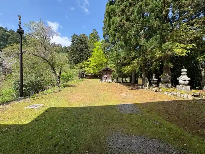 光明寺の{uncategorized: "未分類", other: "その他", undefined: "問題あり", building: "その他建物", grave: "お墓", sacred_gate: "鳥居", guardian: "狛犬", statue: "像", buddha: "仏像", history: "歴史", nature: "自然", garden: "庭園", animal: "動物", pagoda: "塔", temizu: "手水舎", mountain_gate: "山門・神門", sanctuary: "本殿・本堂", subordinate: "末社・摂社", art: "芸術", scenery: "景色", jizo: "地蔵", ema: "絵馬", goshuin: "御朱印", omikuji: "おみくじ", items: "授与品その他", amulet: "お守り", goshuincho: "御朱印帳", eats: "食事", festival: "お祭り", votive_dance: "神楽", shichigosan: "七五三参", wedding: "結婚式", experience: "体験その他", initially: "初詣", around: "周辺", anti_infection: "感染症対策"}