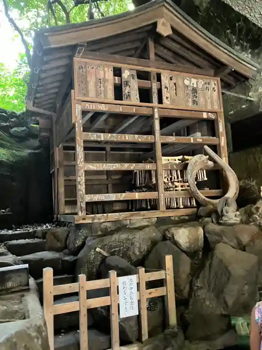 銭洗弁財天宇賀福神社(神奈川県)