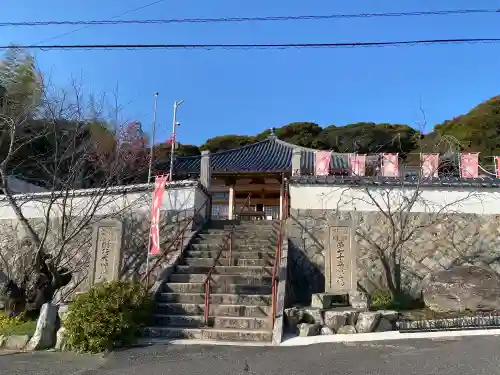 宝生寺の{uncategorized: "未分類", other: "その他", undefined: "問題あり", building: "その他建物", grave: "お墓", sacred_gate: "鳥居", guardian: "狛犬", statue: "像", buddha: "仏像", history: "歴史", nature: "自然", garden: "庭園", animal: "動物", pagoda: "塔", temizu: "手水舎", mountain_gate: "山門・神門", sanctuary: "本殿・本堂", subordinate: "末社・摂社", art: "芸術", scenery: "景色", jizo: "地蔵", ema: "絵馬", goshuin: "御朱印", omikuji: "おみくじ", items: "授与品その他", amulet: "お守り", goshuincho: "御朱印帳", eats: "食事", festival: "お祭り", votive_dance: "神楽", shichigosan: "七五三参", wedding: "結婚式", experience: "体験その他", initially: "初詣", around: "周辺", anti_infection: "感染症対策"}