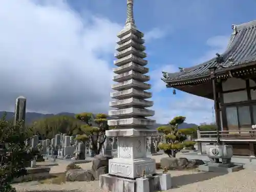 最澄院西願寺の{uncategorized: "未分類", other: "その他", undefined: "問題あり", building: "その他建物", grave: "お墓", sacred_gate: "鳥居", guardian: "狛犬", statue: "像", buddha: "仏像", history: "歴史", nature: "自然", garden: "庭園", animal: "動物", pagoda: "塔", temizu: "手水舎", mountain_gate: "山門・神門", sanctuary: "本殿・本堂", subordinate: "末社・摂社", art: "芸術", scenery: "景色", jizo: "地蔵", ema: "絵馬", goshuin: "御朱印", omikuji: "おみくじ", items: "授与品その他", amulet: "お守り", goshuincho: "御朱印帳", eats: "食事", festival: "お祭り", votive_dance: "神楽", shichigosan: "七五三参", wedding: "結婚式", experience: "体験その他", initially: "初詣", around: "周辺", anti_infection: "感染症対策"}