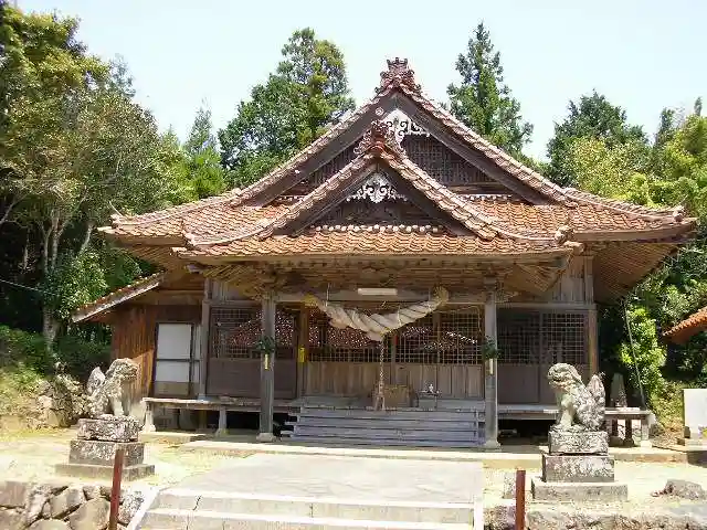 白岩神社の本殿・本堂