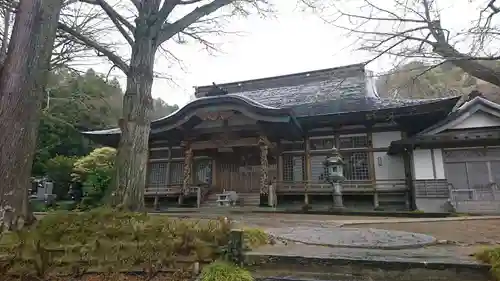 如意輪山 願成寺の本殿